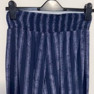 Illa Illa flowy, medium, navy blue stripe pants with elastic waist